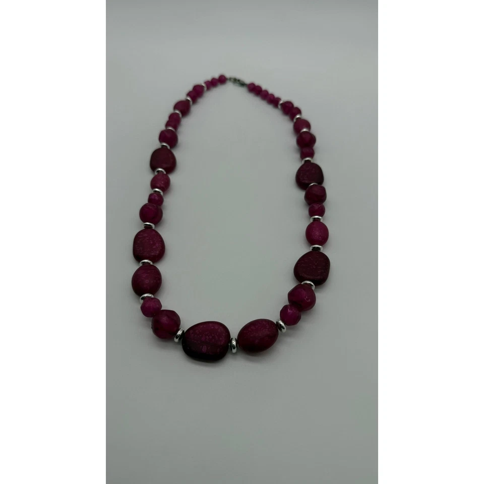 Vintage Faceted Magenta Resin Bead Necklace with Silver Spacers – 22" Long - Image 3 of 4