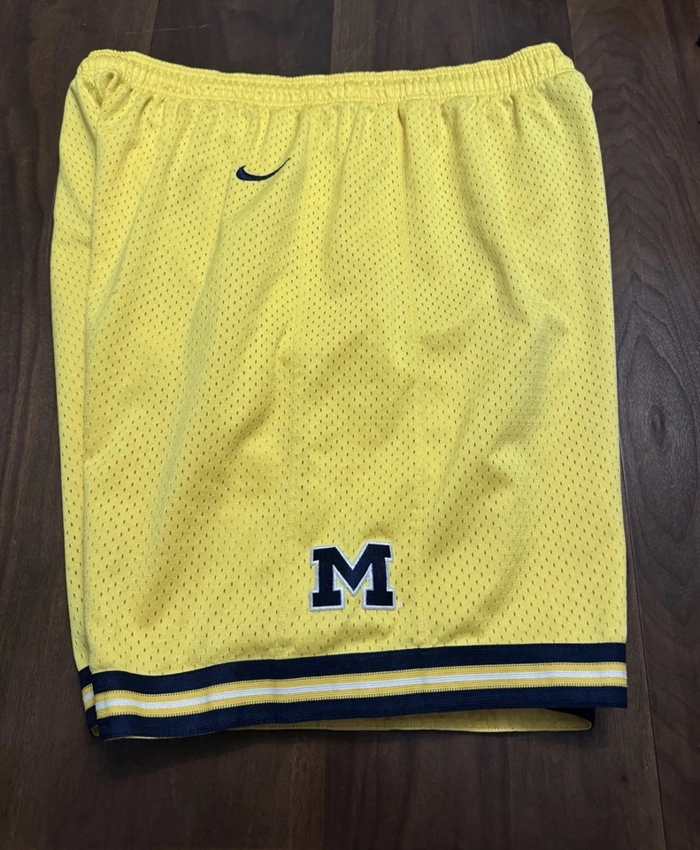 Pantalones Cortos de Baloncesto Vintage Nike Auténticos MICHIGAN WOLVERINES Fab Five Talla 38 XL Foto 2 de 4