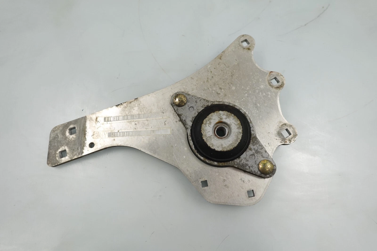 2006-2014 Polaris FST IQ LX 750 OEM RH Right Engine Motor Mount Plate 5247597
