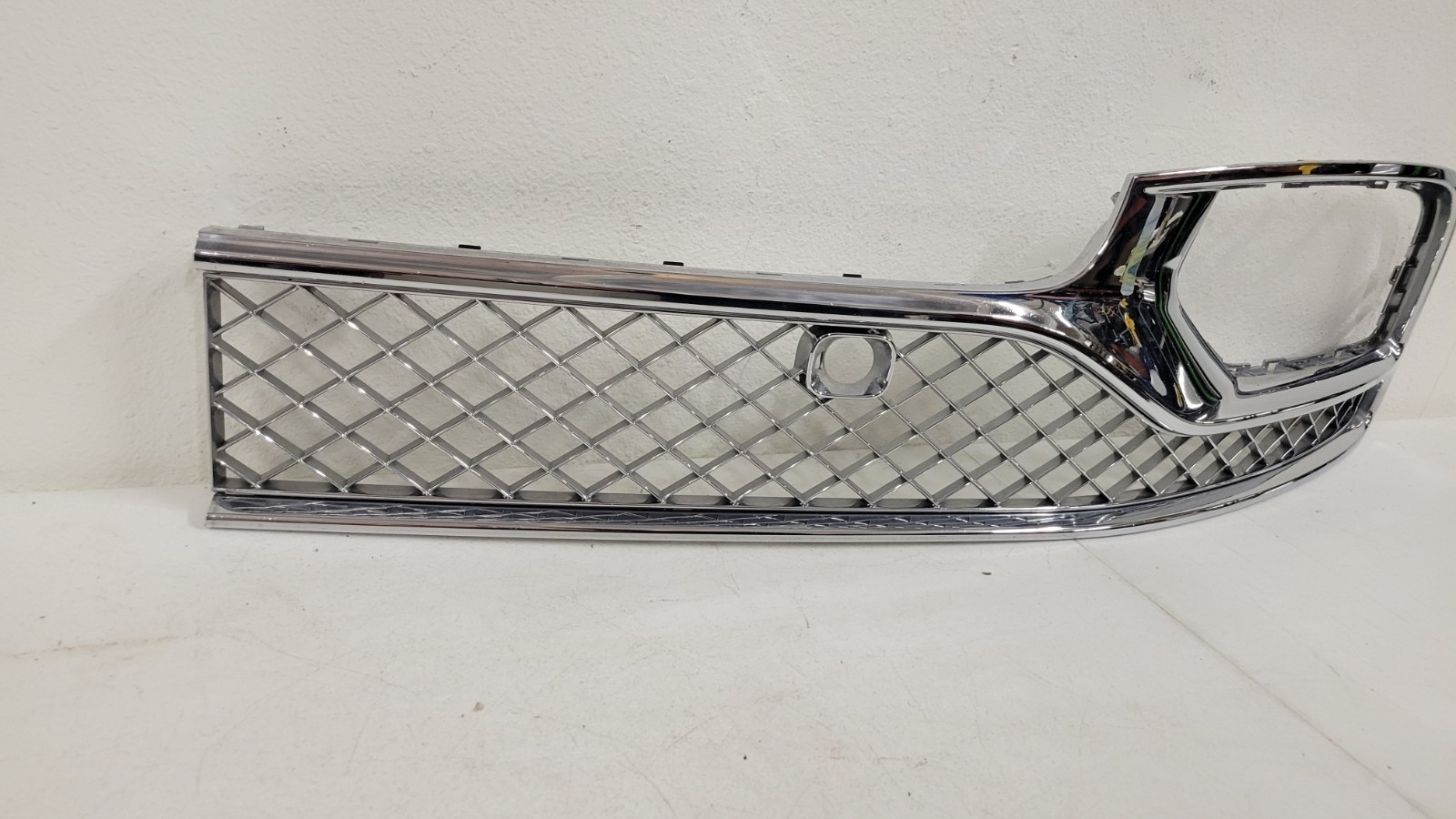 2020 2021 2022 BENTLEY FLYING SPUR LEFT SIDE BUMPER GRILLE OEM 3SE 807 683A