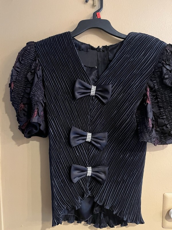 80’s Vintage Womens Glam Top Black Pleated  Top With 3 Rhinestones Bows