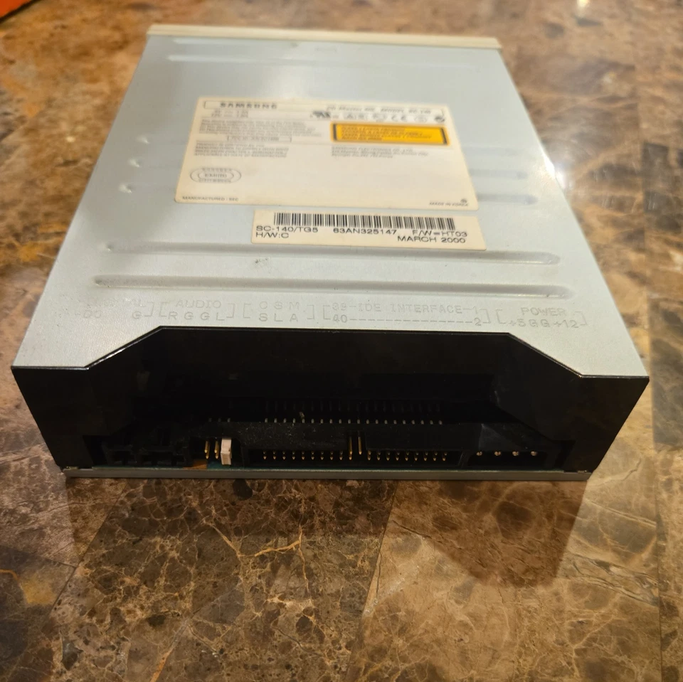 Samsung CD-Master 40E Model SC-140 CD-ROM IDE Drive Rounded Front NOT TESTED - Image 3 of 4