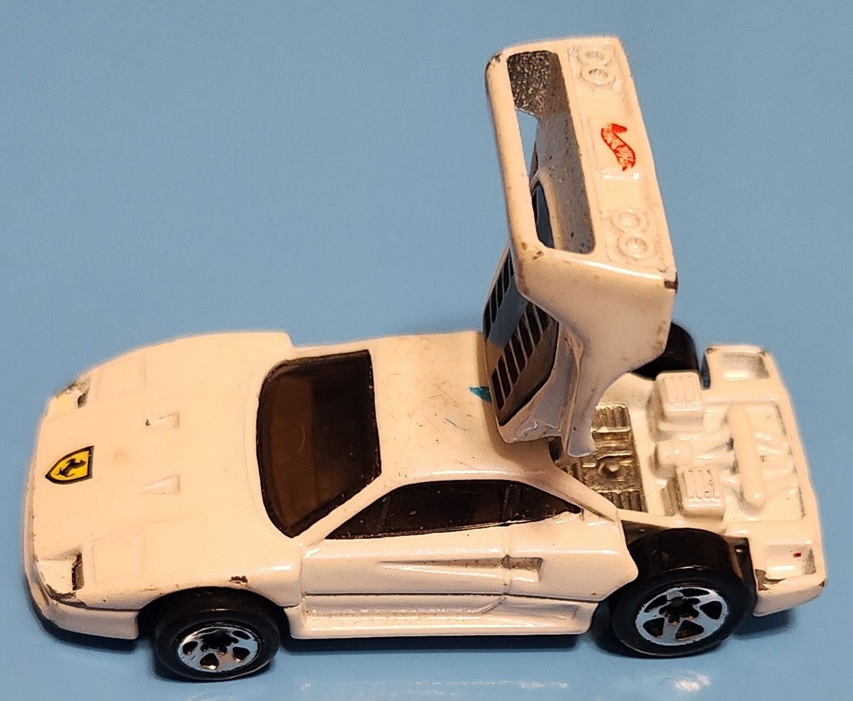 1988 Mattel Hot Wheels Ferrari F 40 with lifting Engine Cover Flip