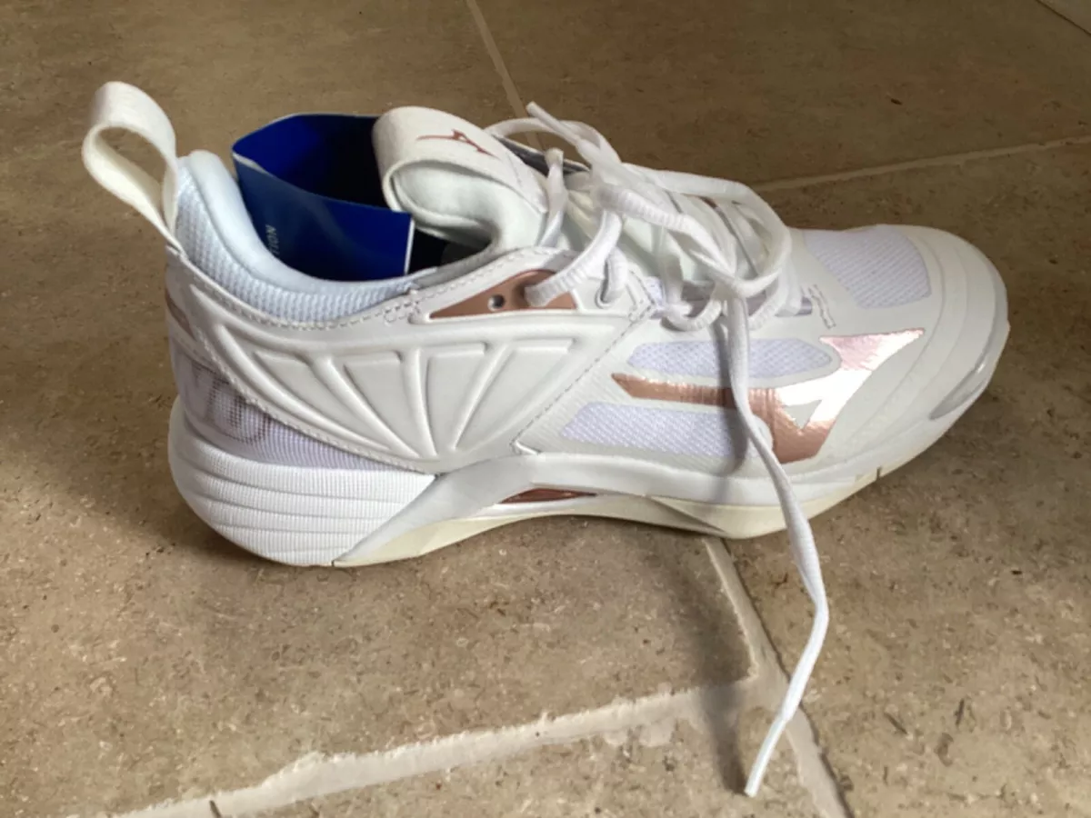 Mizuno wave cheap momentum netball trainers