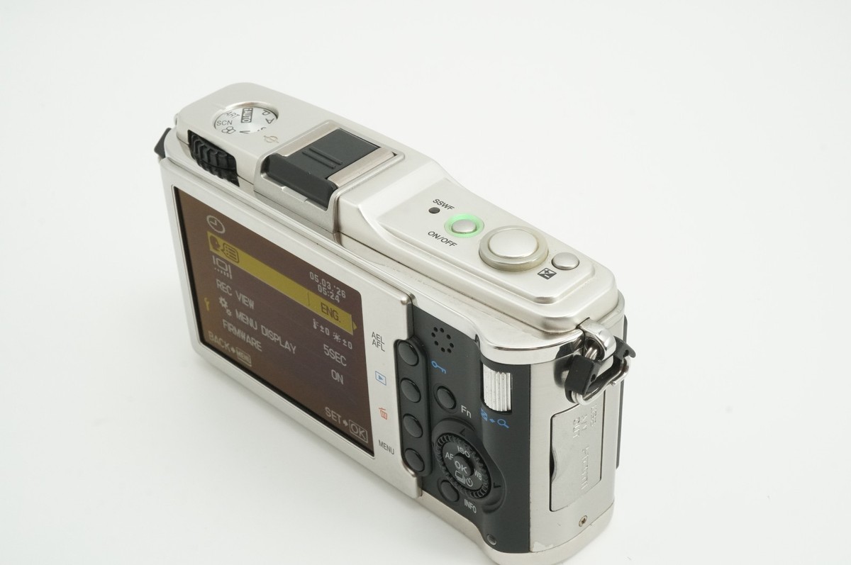 MINT] Olympus PEN E-P1 Silver + M.Zuiko 17mm F/2.8 Lens Kit + VF-1