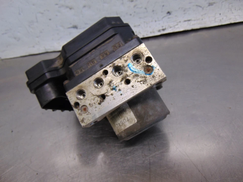 Nissan Elgrand ABS Pump E51 02-08 TD8401 Anti lock braking - Image 3 of 4