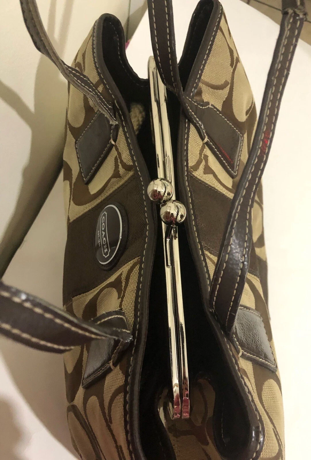 Borsa a mano COACH firma a righe con telaio a quadretti F17424 SKHMA cachi mogano