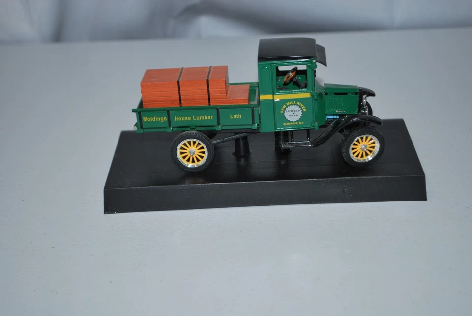 Signature Models 1923 Ford model T Saw Mill Lumber Truck 1:32 Scale Model Green. - Image 4 of 4