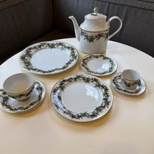 Royal Gallery Holly and the Ivy Christmas Dinnerware - Choice of Plates Cups Etc