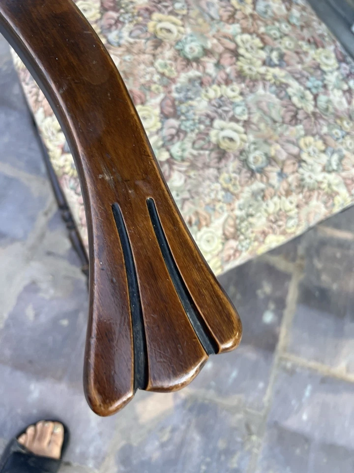 Silla vintage de caoba con tapicería original. Solo recogida local Foto 3 de 4