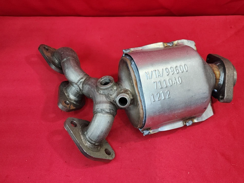 Convertidor catalítico colector Walker 16334 para Mazda MPV 2000-2001 2,5 L V6 Foto 2 de 4