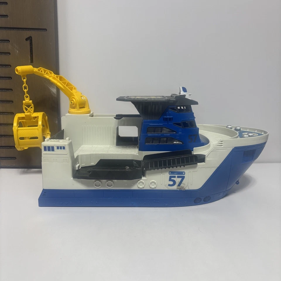 2013 Mattel Matchbox Mission Marine Rescue Shark Boat Blue BFN57 Floats & Rolls - Image 3 of 4