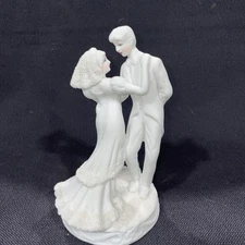 K'S Collection Wedding Cake Topper,Glossy White Ceramic Bride Groom Figurine 6”