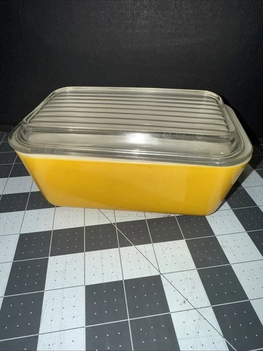 Vintage Pyrex 0502 Yellow Milk Glass 1-1/2 Pint Ovenware/Refrigerator Dish