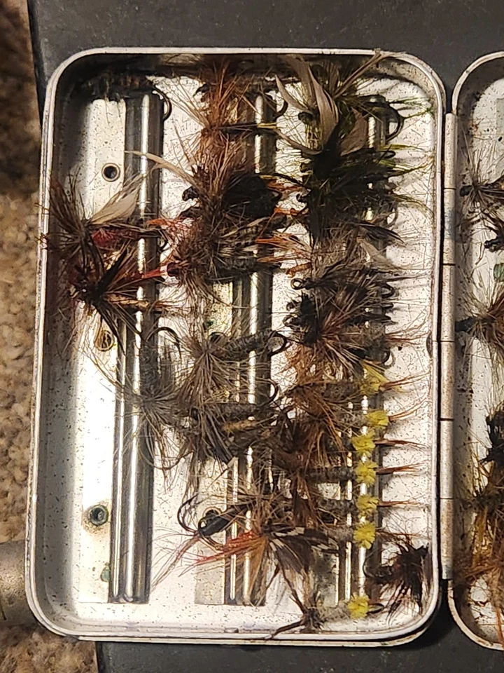 Perrine Sterling Quality Box Packed Full of Vintage Hand Tied Flies Flys - Image 2 of 4