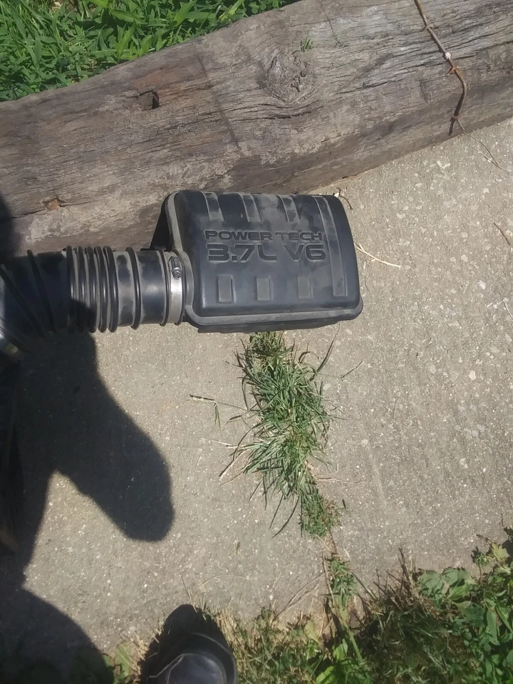 2002 JEEP LIBERTY 3.7L AIR CLEANER BOX ASSEMBLY FACTORY OEM 53013105AA Foto 3 de 4