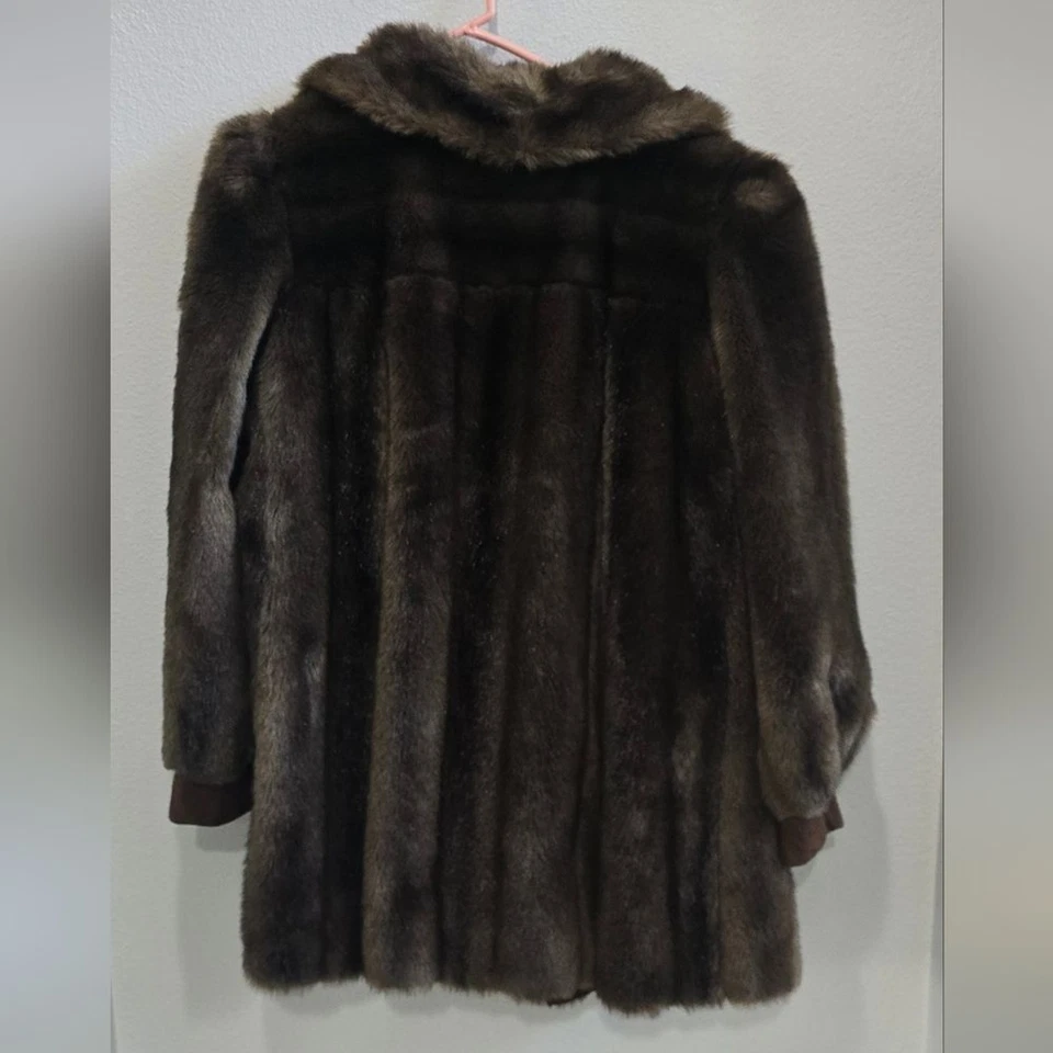 Abrigo de piel sintética marrón lujoso vintage Lilli Ann con gamuza como detalles talla grande Foto 2 de 4
