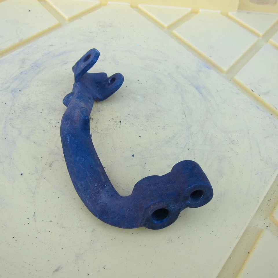 Soporte de estriba delantera izquierda Honda CJ360T 1976 OEM Foto 2 de 4