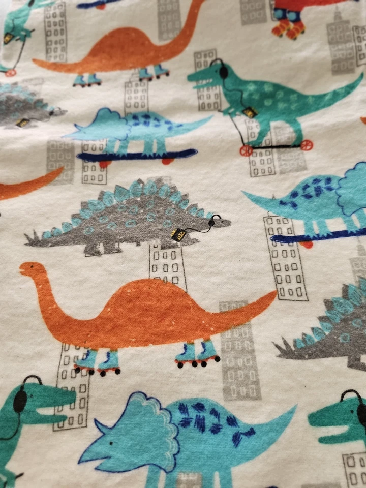 Joann Telas Super Acurrucadas Algodón Franela Ciudad Dinosaurios 44"W X 35"L Nuevo Foto 4 de 4