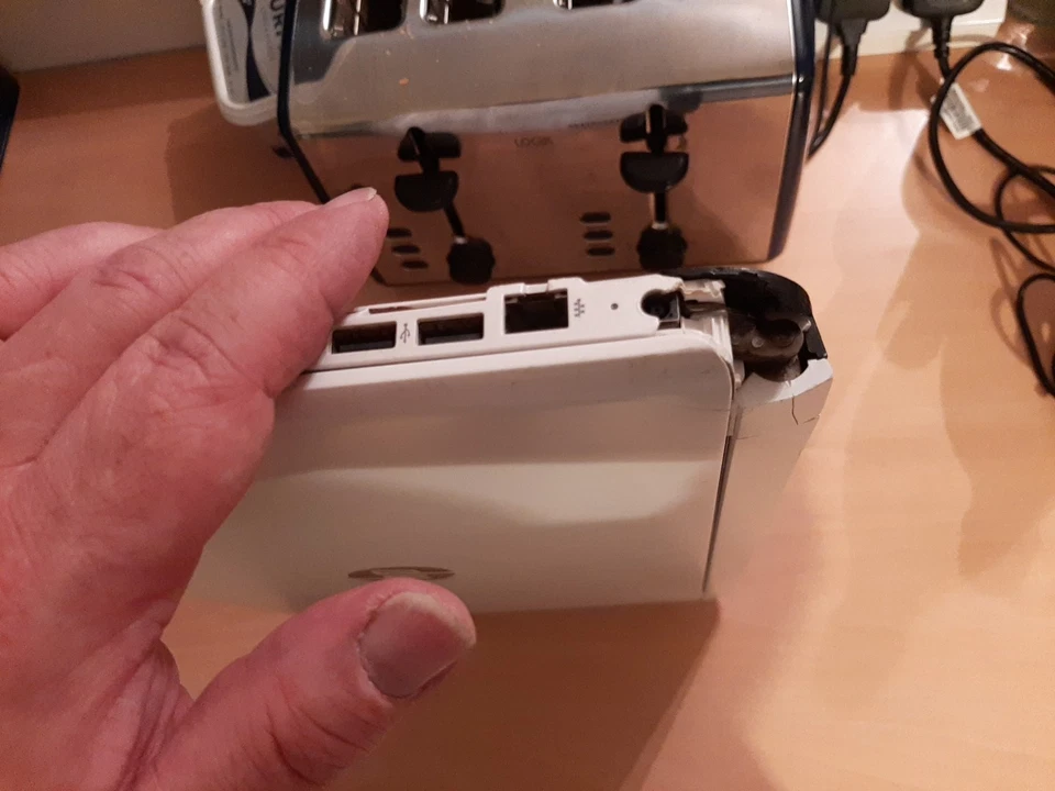 Hp Pavilion 15. Windows 11 Intel Core i3 3.2ghz. Ram 8gb. Ssd Fast 128gb. HD Gra - Image 4 of 4