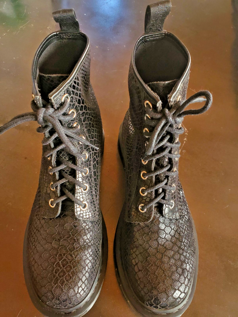 SINGLE BOOT * DR MARTENS Boot 1460 - Left UK7 US9 excellent 