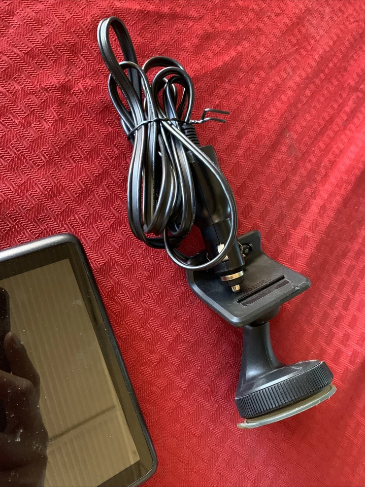 TomTom 4CQ01 Black 5.0" Touchscreen Display Bundle w/ Mount and Charging Cables - Image 3 of 4