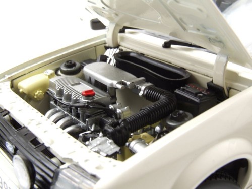 Ford Escort Rs 1600i Rhd 1984 Coche a Escala Blanco 1:18 Sun Star - Imagen 5 de 11