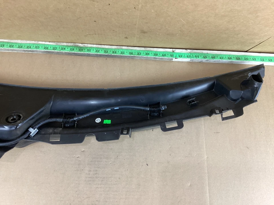 2013-2016 Mercedes-Benz GL450 Upper Windshield Cover Panel A1668300028 OEM Foto 4 de 4