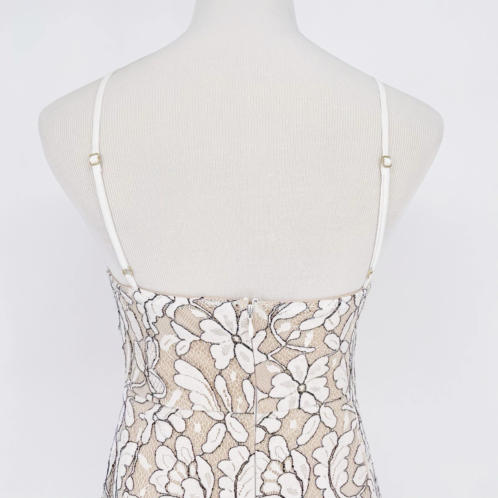 OFF WHITE Mini abito da cocktail Lulu’s Delicate Darling beige e avorio in pizzo bodycon taglia M