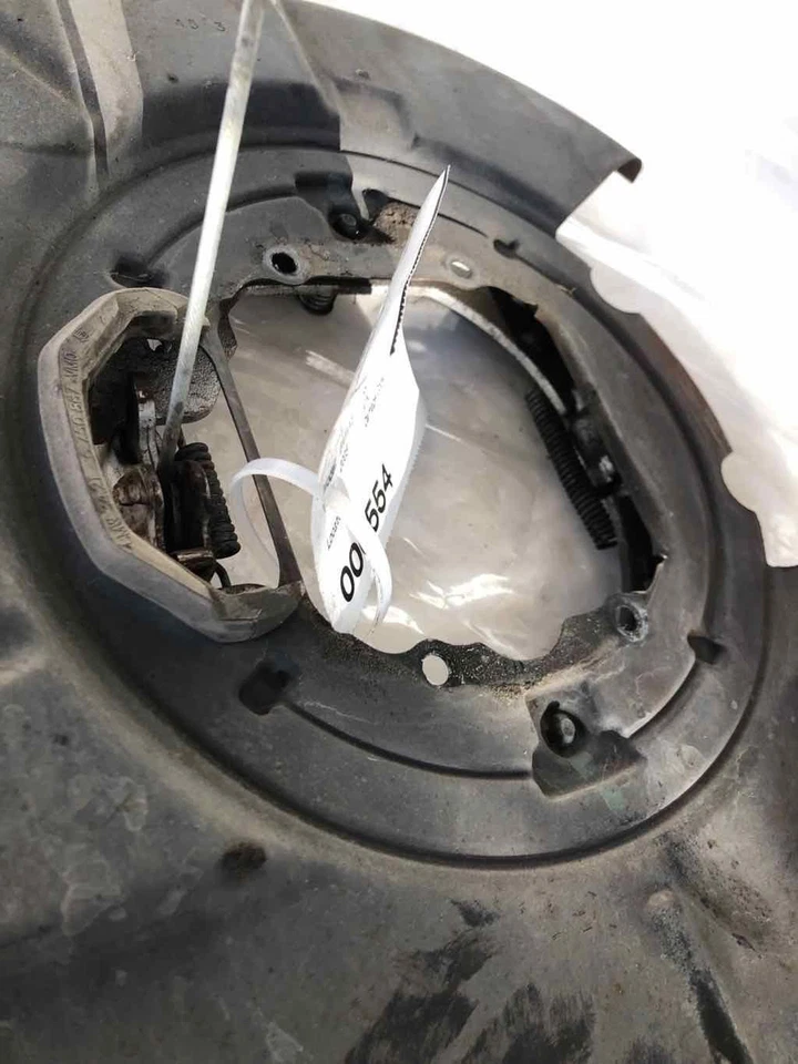 BMW X5 2005 freno trasero protector contra polvo placa de respaldo lado derecho del pasajero OEM Foto 2 de 4