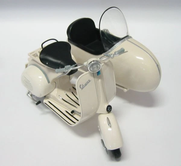 Vespa Piaggio 150 Con Sidecar 1:6 Model 48993 NEW RAY - Immagine 2 di 2