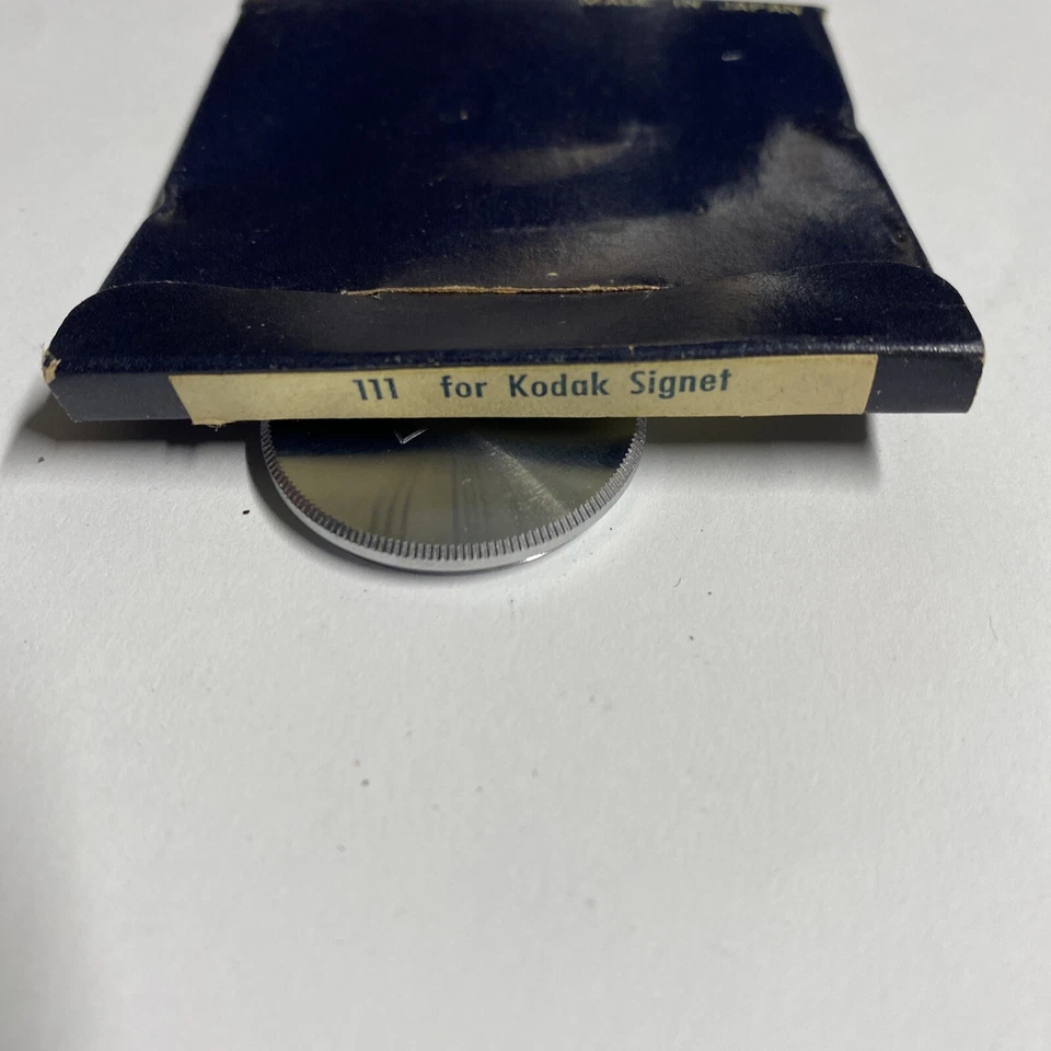 Vintage Walz Screw In Lens Cap #111 (for Kodak Signet) 25mm Diameter - Image 2 of 4