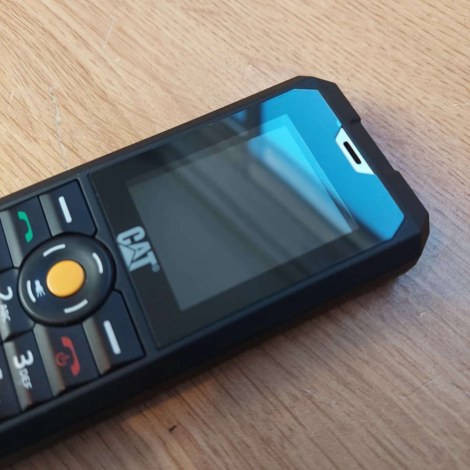 CAT B30 Dual Sim 3G, Waterproof Rugged Phone, Unlocked, 2", Black, 1GB, NO Chrgr - Image 4 of 4