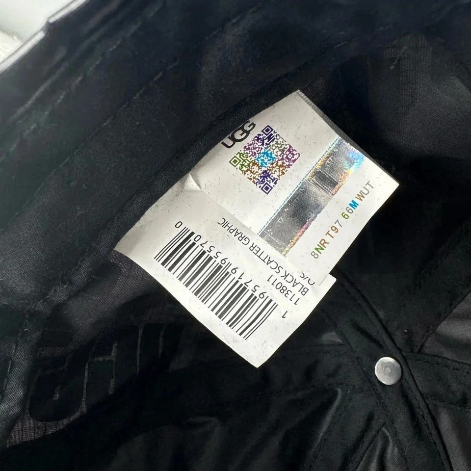 Gorra de béisbol UGG negra con gráficos dispersos de nailon Foto 4 de 4