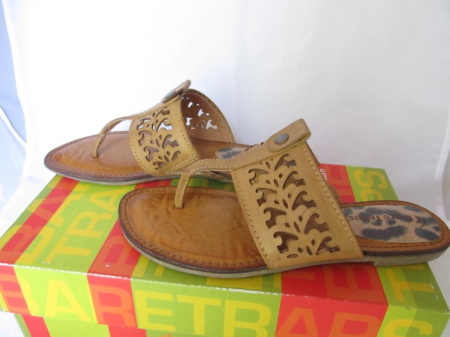 thong bare traps sandals