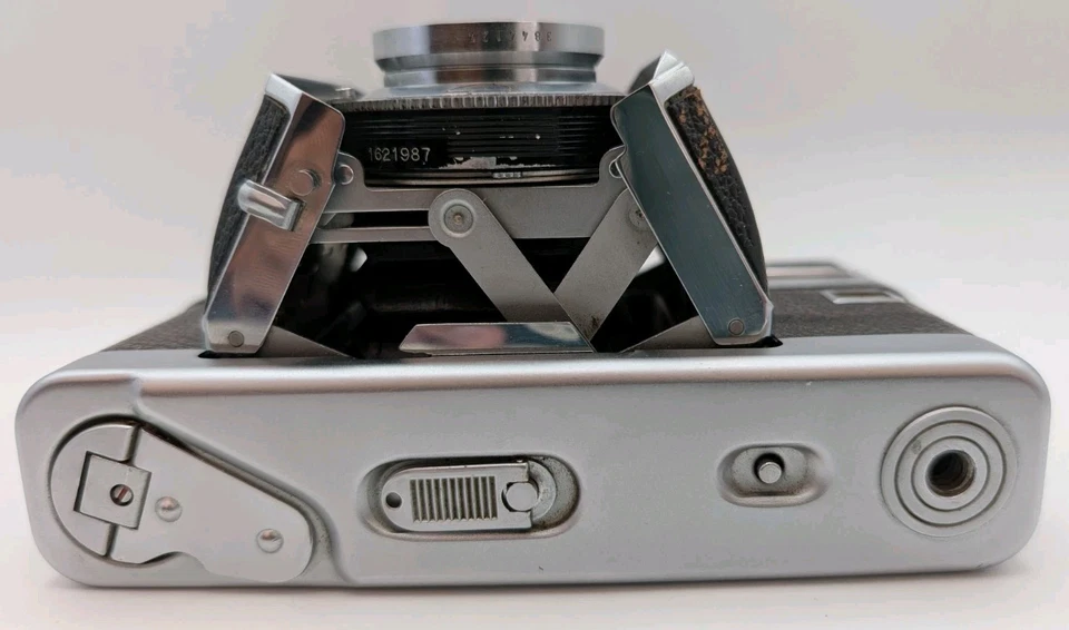 Vintage Voigtlander Vitessa Ultron 50mm f/2 Lens Rangefinder Camera [Parts] - Image 2 of 4