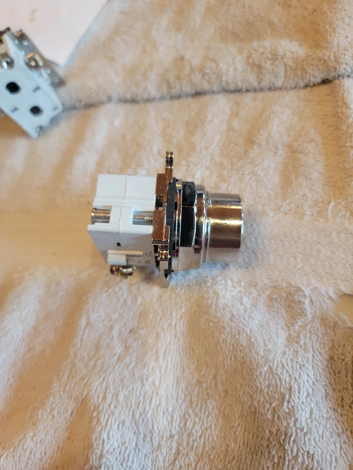 Culter Hammer Eaton 10250T/91000T 10250T30B Operator STD Button Black Pushbutton - Image 2 of 4