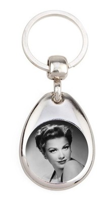Anne Baxter 2 - Schlüsselanhänger aus Metall
