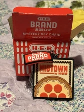 New H-E-B Brand Shop Key Chain Midtown By HEB Pizza Box Keychain Open Box