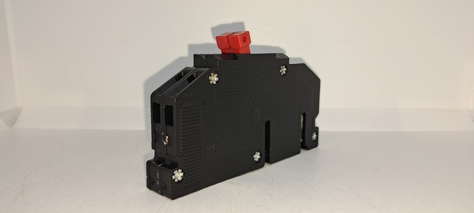 Interruttore Automatico Zinsco Sylvania Tandem RC38-20, 20 Amp 2 Poli, Sottile Per Interni/esterni