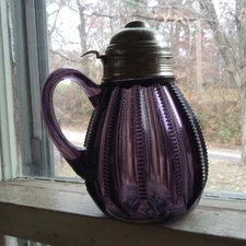 ANTIQUE PRETTY AMETHYST GLASS SMALL SYRUP PITCHER ZIPPER RIB PATTERN WITH LID