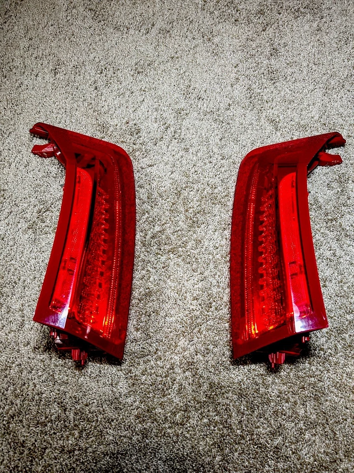 Faróis de fábrica Cadillac ATS/ATSV usados e em ótimo estado - Imagem 2 de 3