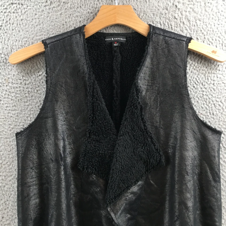 Chaleco Cascada Rock & Republic Para Hombres M Negro Imitación Cuero Sin Mangas Forrado de Vellón Foto 2 de 4