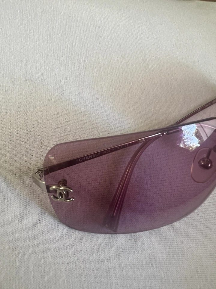 Gafas de sol Chanel moradas sin montura lentes degradadas. ¡Experimenta lujo! Foto 3 de 4