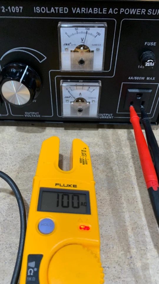 Transformador de aislamiento Tenma 72-1097 / Fuente de alimentación de CA variable de 4 amperios Variac Foto 2 de 4