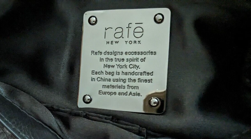 Bolso de mano de diseñador de Rafe New York Reptile Bolso sin asas en relieve con correa desmontable Foto 3 de 4