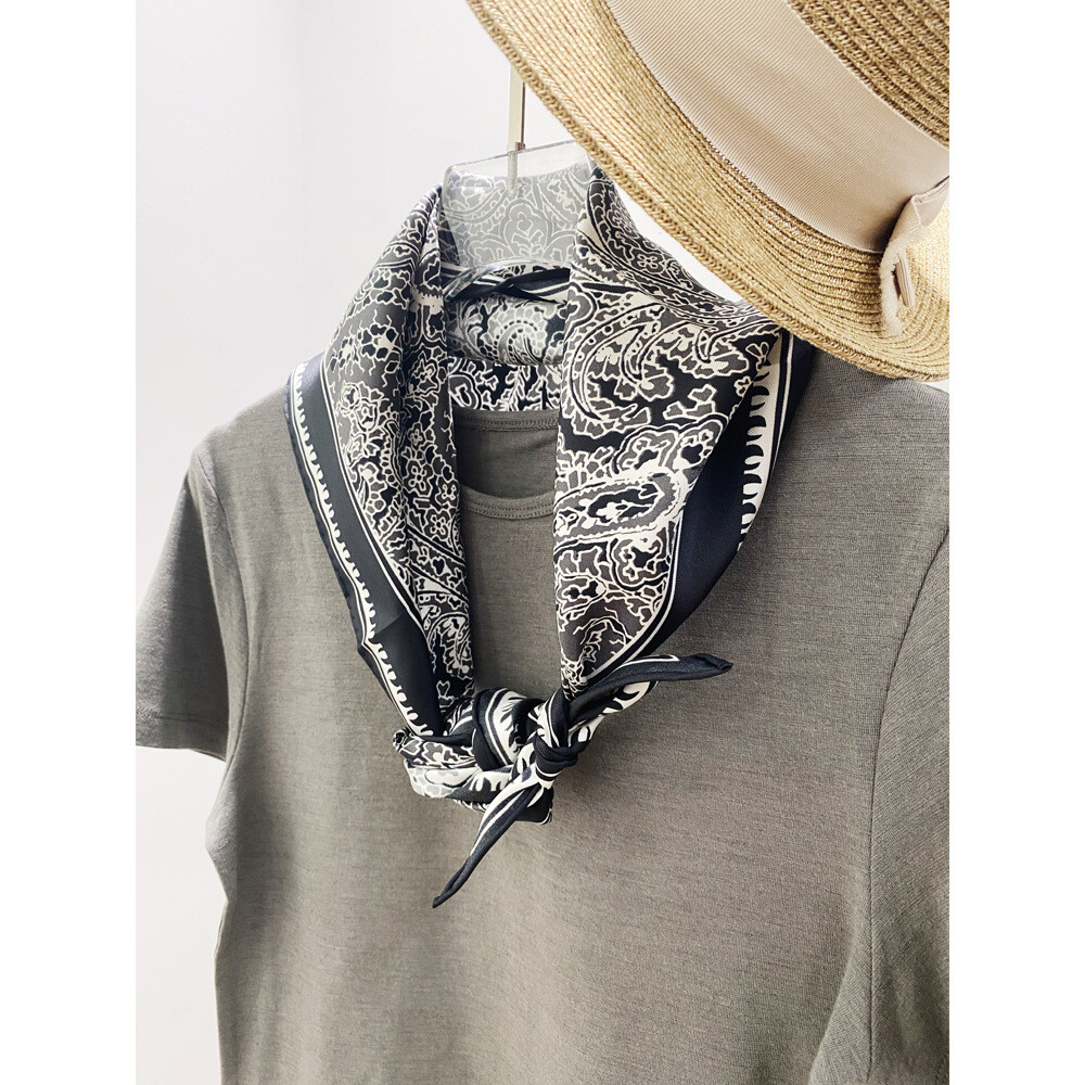 2025 New Boutique 14Momme Twill Silk Triangle Scarf Delicate Printed Bandanna
