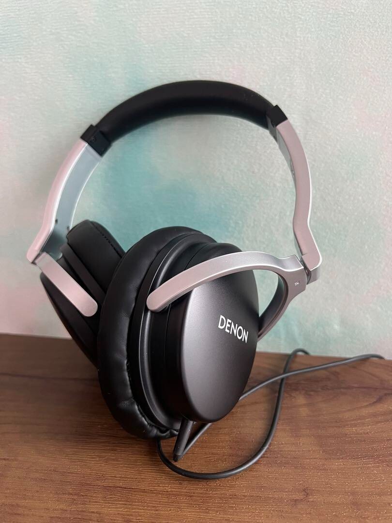 DENON AH-D1100 Over-Ear Sealed Type Stereo Headphones Black DENON AH-D1100 Over-Ear Sealed Type Stereo Headphones Black