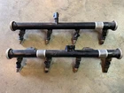 01-06 GM SILVERADO SIERRA TAHOE AVALANCHE FUEL RAIL & INJECTORS 5.3L FAST SHIP