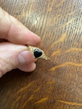 Beautiful Vintage 9ct Gold Ring with Heart Shaped Black Onyx Stone Size P